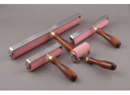WAŁEK  GUMOWY DO GRAFIKI  18 CM  A-15555